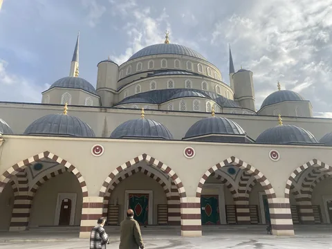 Çanakkale Onsekiz Mart Üniversite Camisi