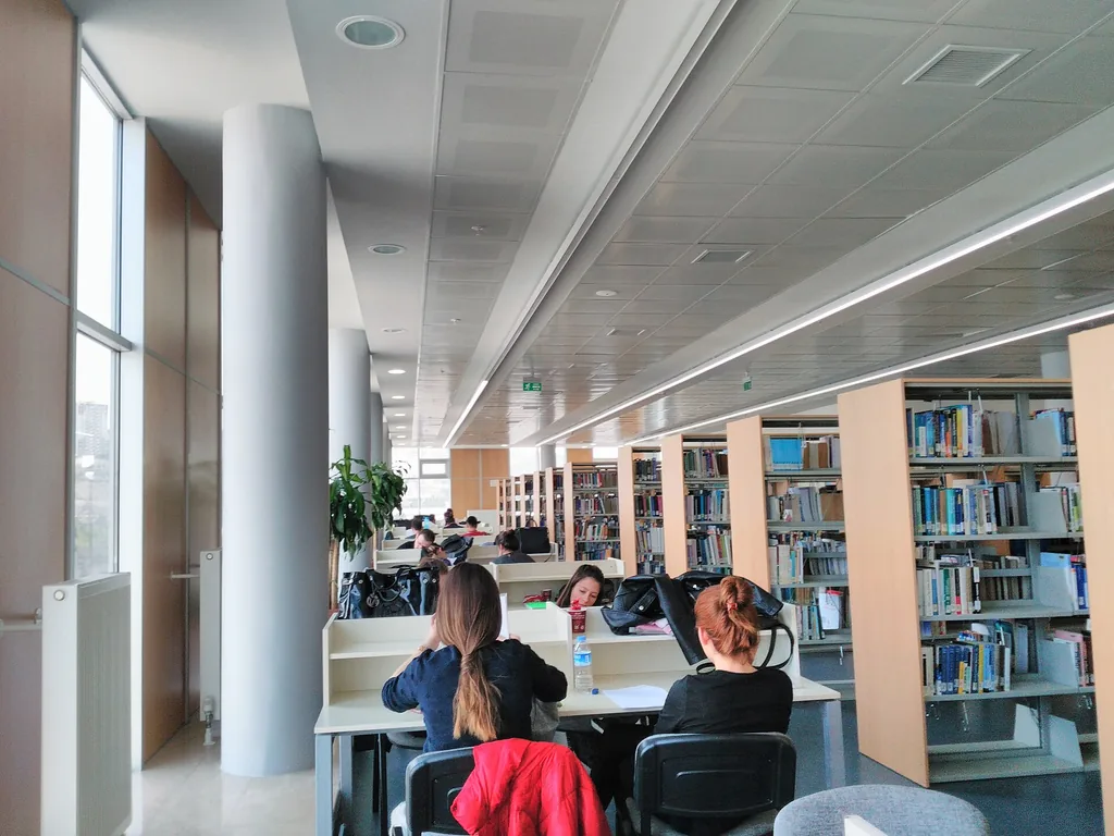 Çankaya University Library (Универзитетска библиотека) 01