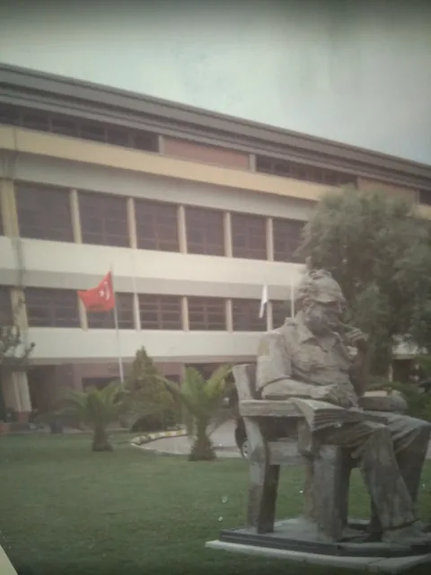Ege Üniversitesi Kütüphanesi 1 kat daha