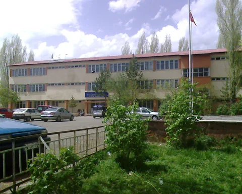 Kafkas üniversitesi - panoramio - Öner Akgün (1)