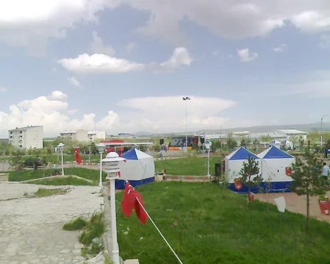 Kafkas üniversitesi - panoramio - Öner Akgün