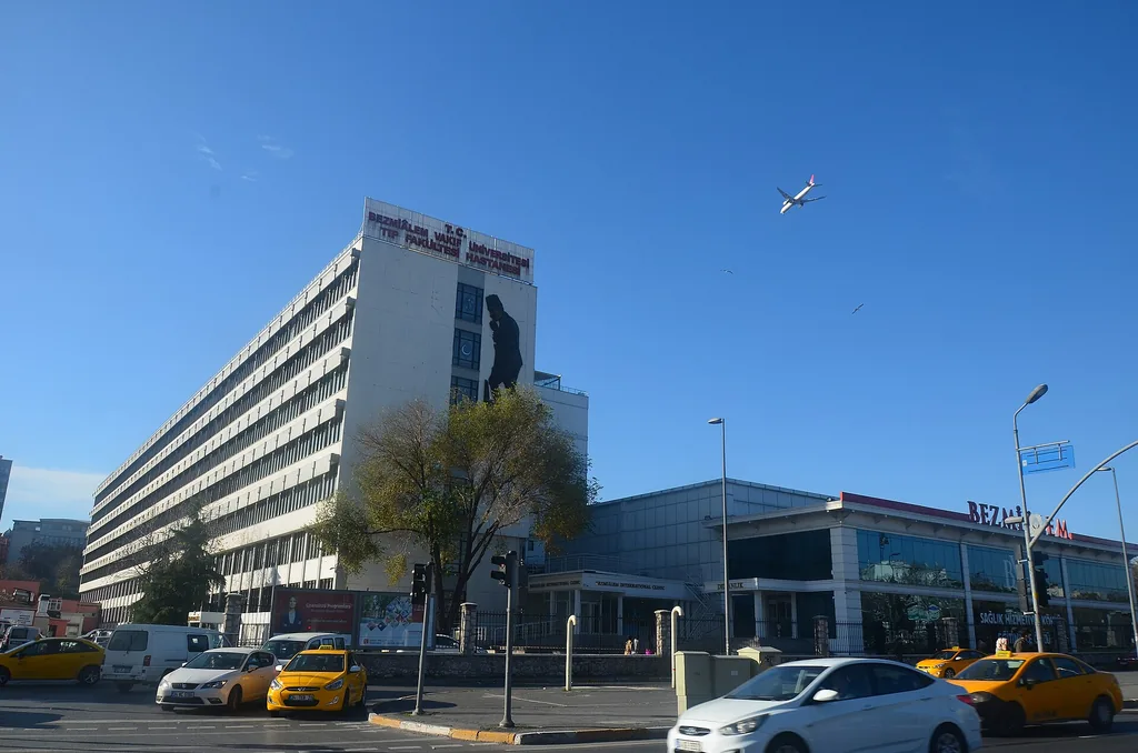 Bezmialem Vakıf Üniversitesi